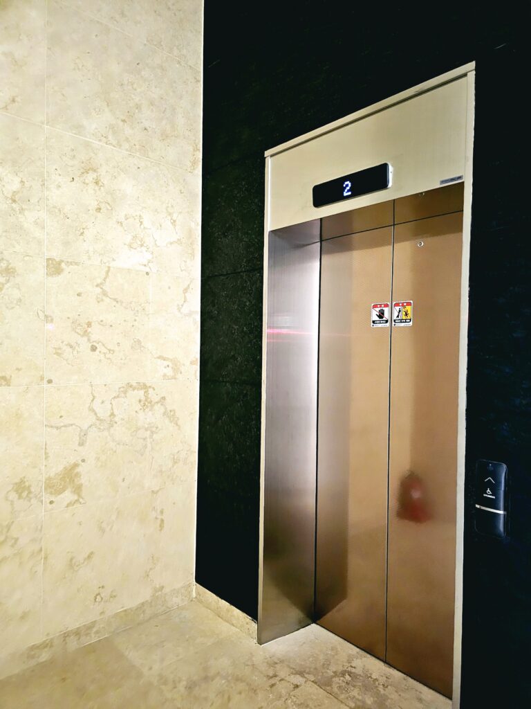포항 유앤미풀빌라 엘리베이터