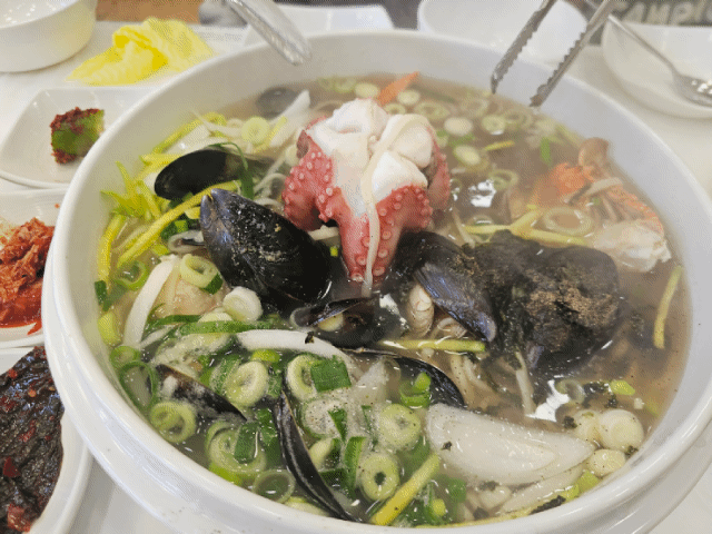 대박난맛집 통문어 해물칼국수